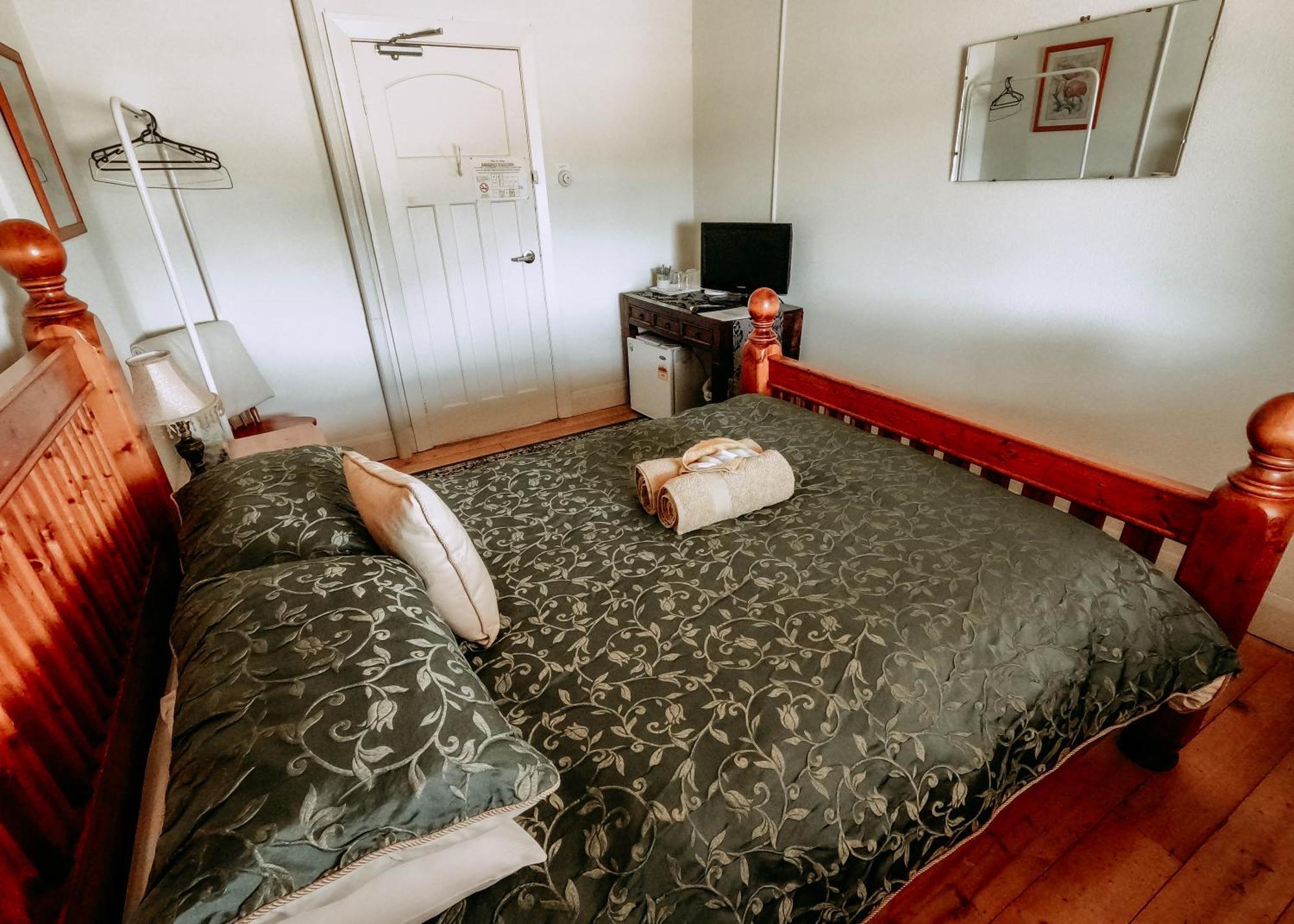 Vale Of Avoca Hotel Charlton Екстериор снимка