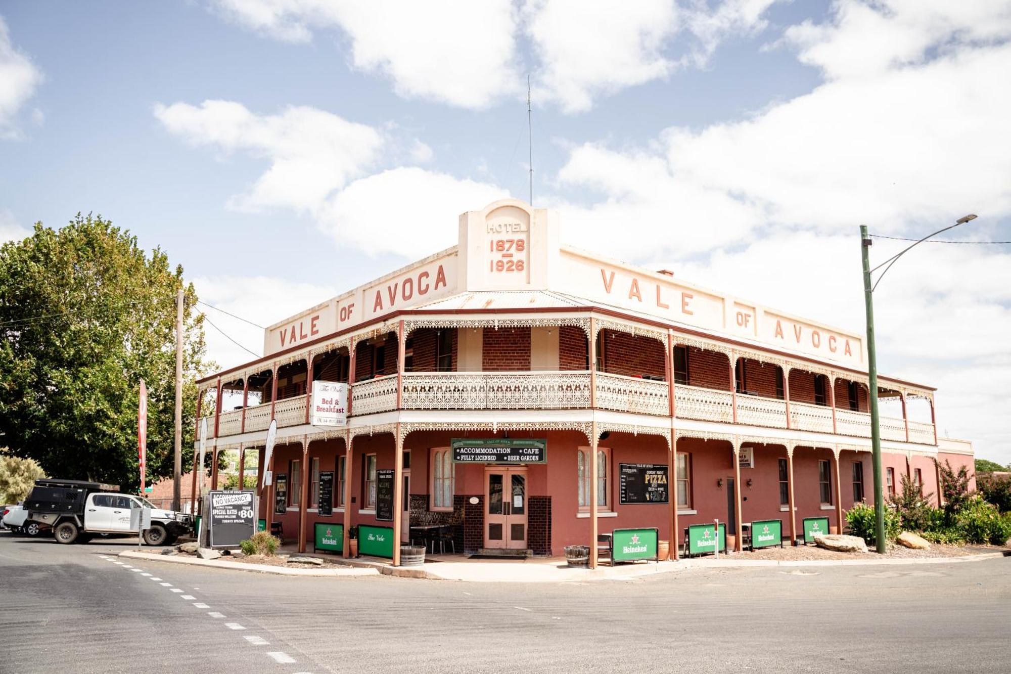 Vale Of Avoca Hotel Charlton Екстериор снимка