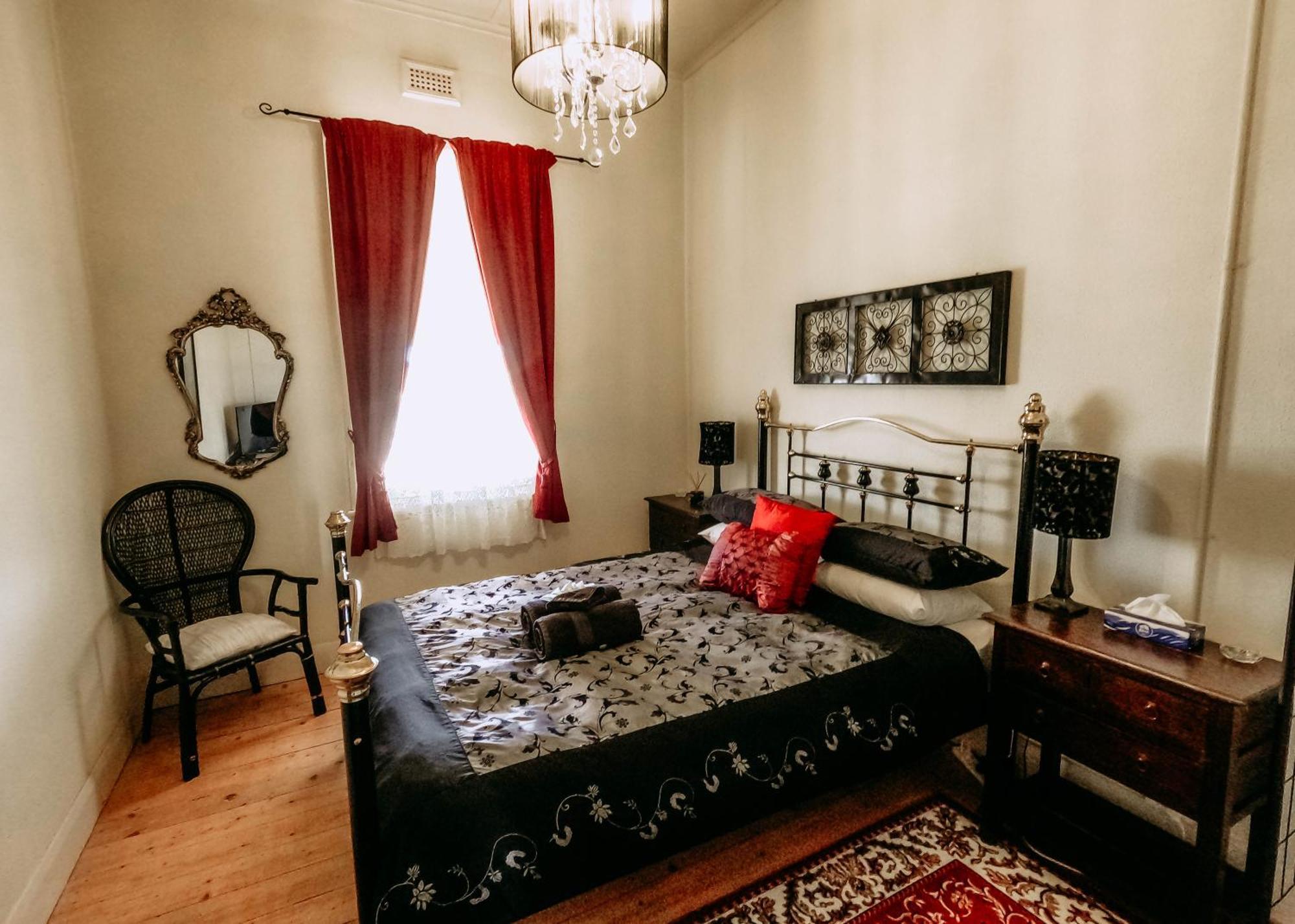 Vale Of Avoca Hotel Charlton Екстериор снимка