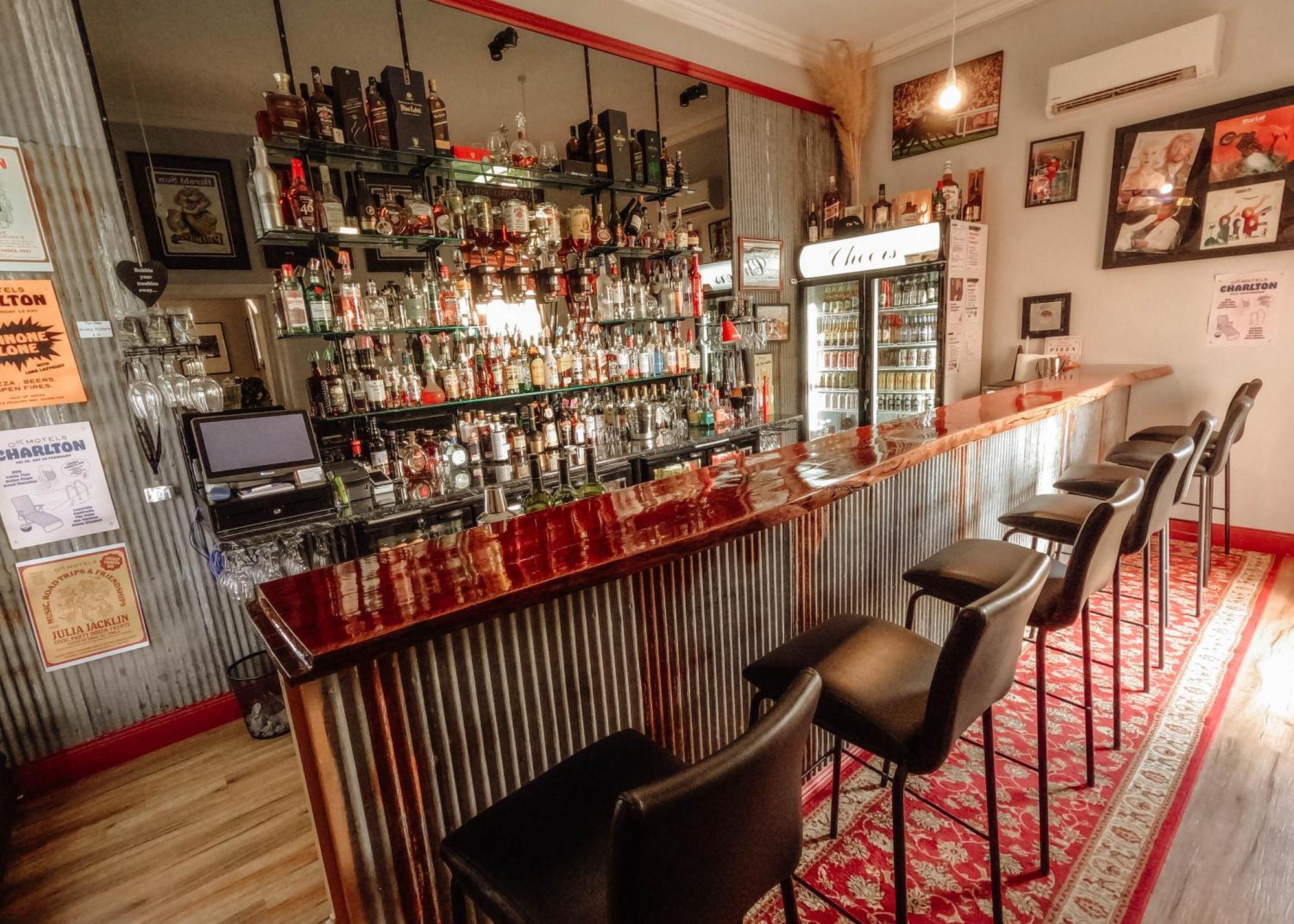 Vale Of Avoca Hotel Charlton Екстериор снимка